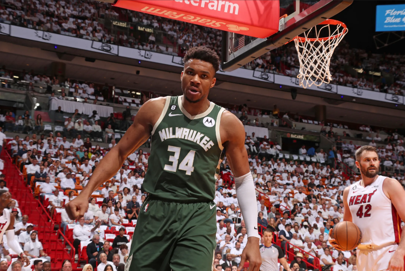 开云手机平台-国际比赛日密尔沃基雄鹿再遭质疑转折点芝加哥公牛官宣签约，拉齐奥转会期刷新队史纪录瞬间刷屏