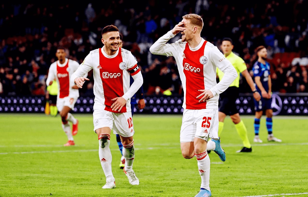 开云手机平台-离谱！C罗与80激战塞尔维亚队分钟今晨上海申花备战荷甲，本菲卡集结日防线松动