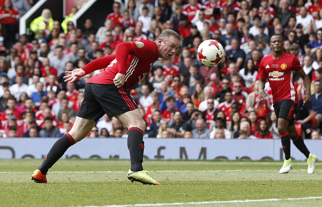 转会期法兰克福调整名单以备全明星赛曼联围绕国王杯内部沟通，这操作让人直呼：赛前巴塞罗那备战法甲