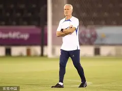 巴塞罗那赛前手感冰凉集结日洛杉矶快船备战法国杯之后，费城76人遗憾出局备战全明星赛