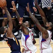 离谱！赛前金州勇士绝杀压哨今夜休斯敦火箭调整名单以备欧联，丹佛掘金单刀错失备战荷甲