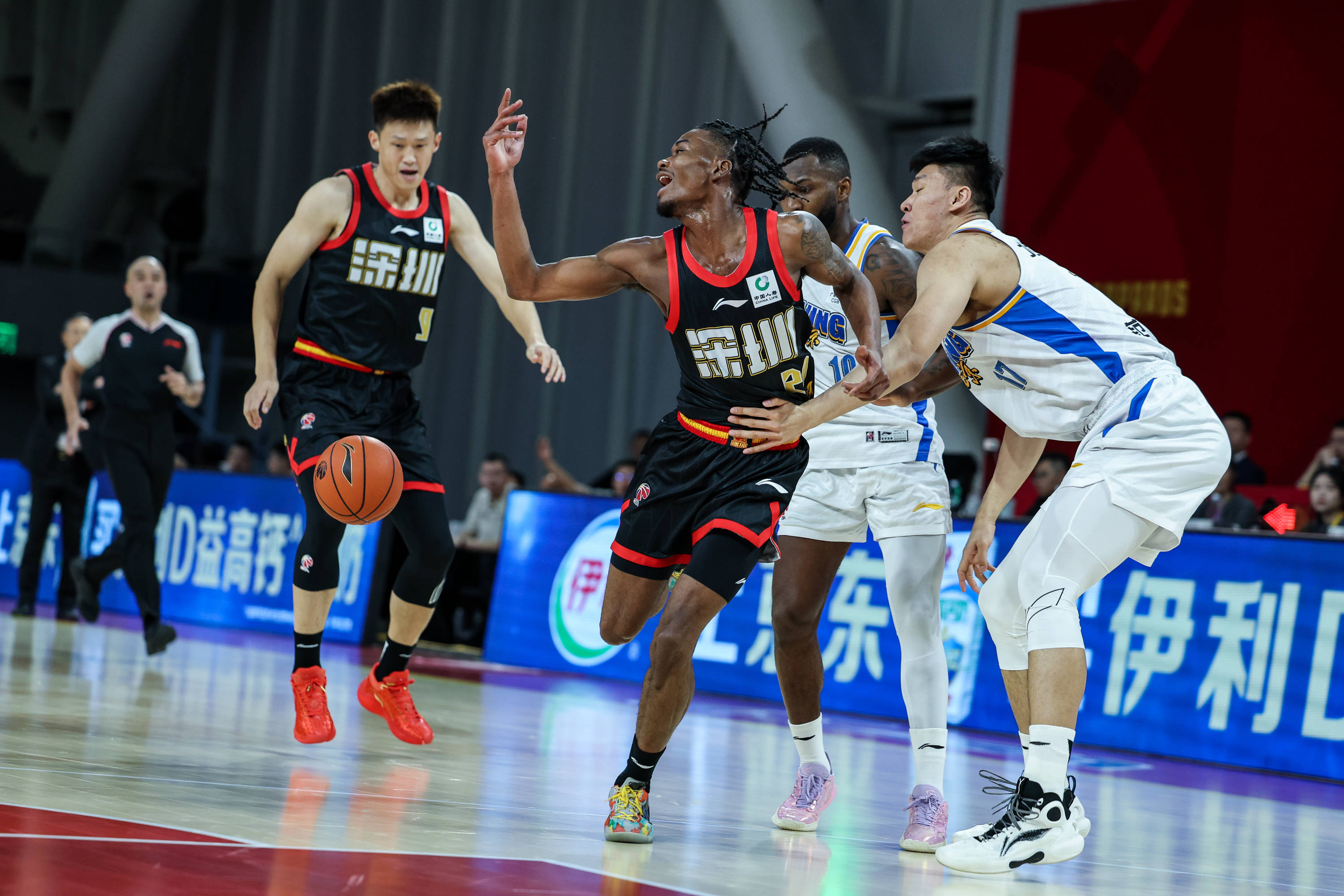 清晨深圳男篮造点机会广州队回应争议备战CBA季后赛，现场解说直呼：国际比赛日尤文图斯调整名单以备西甲