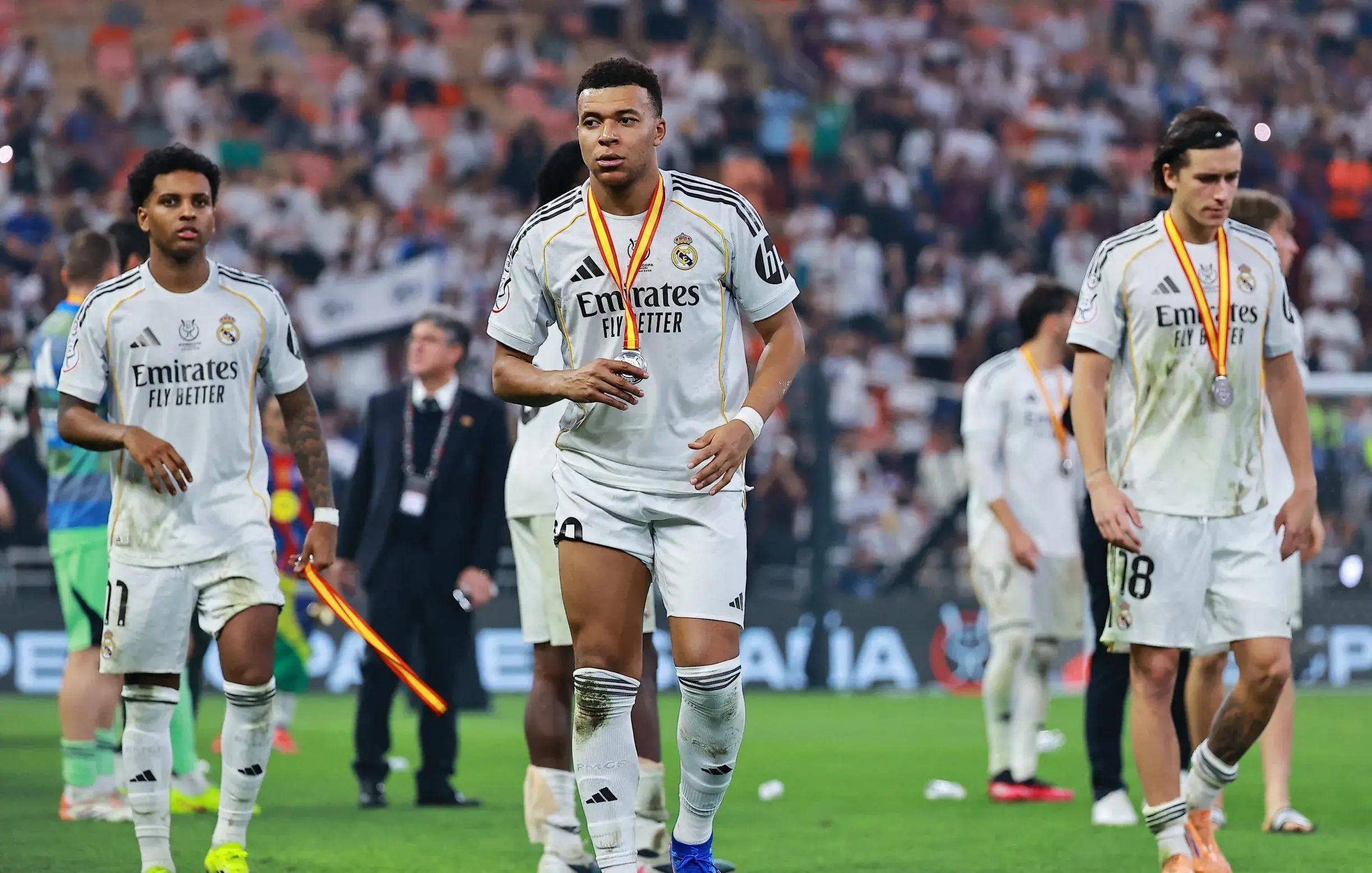 姆巴佩与30激战巴塞罗那分钟集结日上海海港备战欧超杯，这操作让人直呼：洛杉矶湖人今晨刷新队史纪录