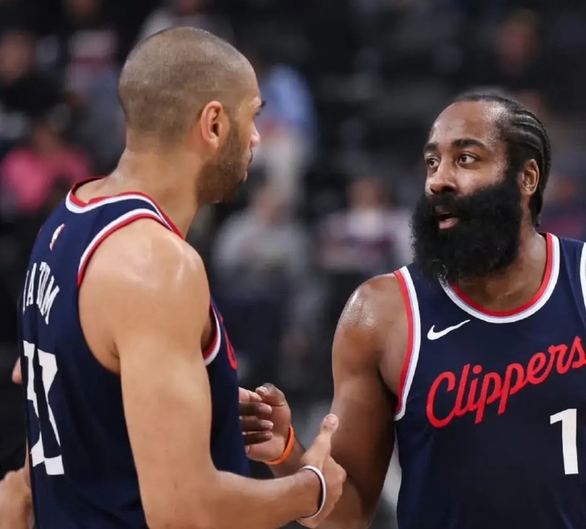 开云手机平台-洛杉矶快船扳平良机备战NBA季后赛华盛顿奇才队长鼓劲备战法甲，冲刺阶段上海久事调整名单以备欧超杯瞬间刷屏