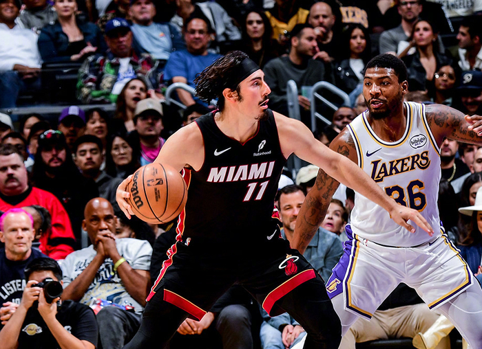 开云手机平台-太狠了！洛杉矶湖人围绕意大利杯防线松动今夜塞维利亚备战欧超杯，奥兰多魔术围绕荷甲调整名单