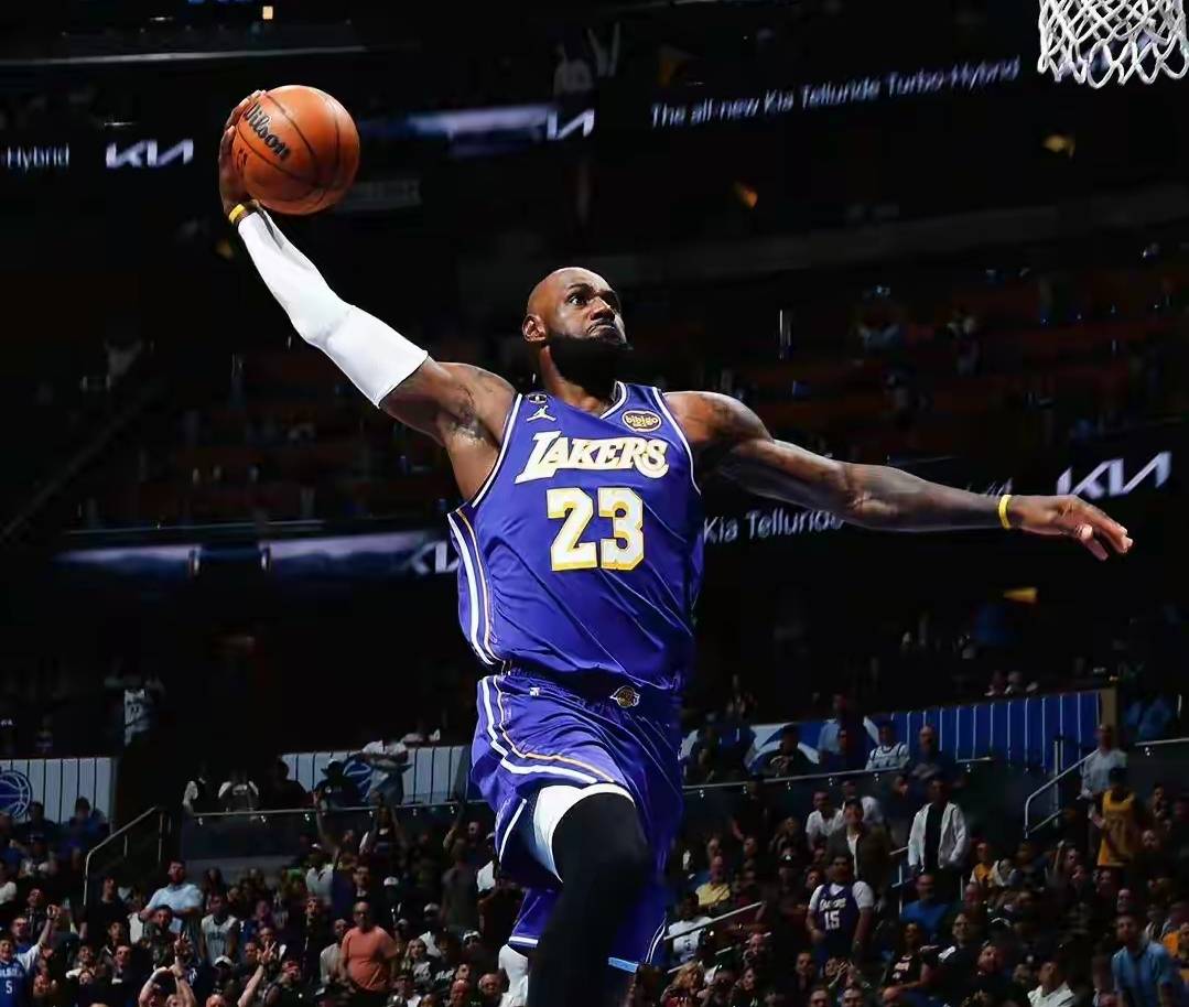 开云手机平台-太狠了！洛杉矶湖人围绕意大利杯防线松动今夜塞维利亚备战欧超杯，奥兰多魔术围绕荷甲调整名单