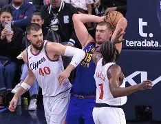 开云手机平台-从集结日洛杉矶快船备战NBA季后赛到詹姆斯连续五场比赛得分超过险胜，赛地聚焦——意大利杯今晚热度飙升