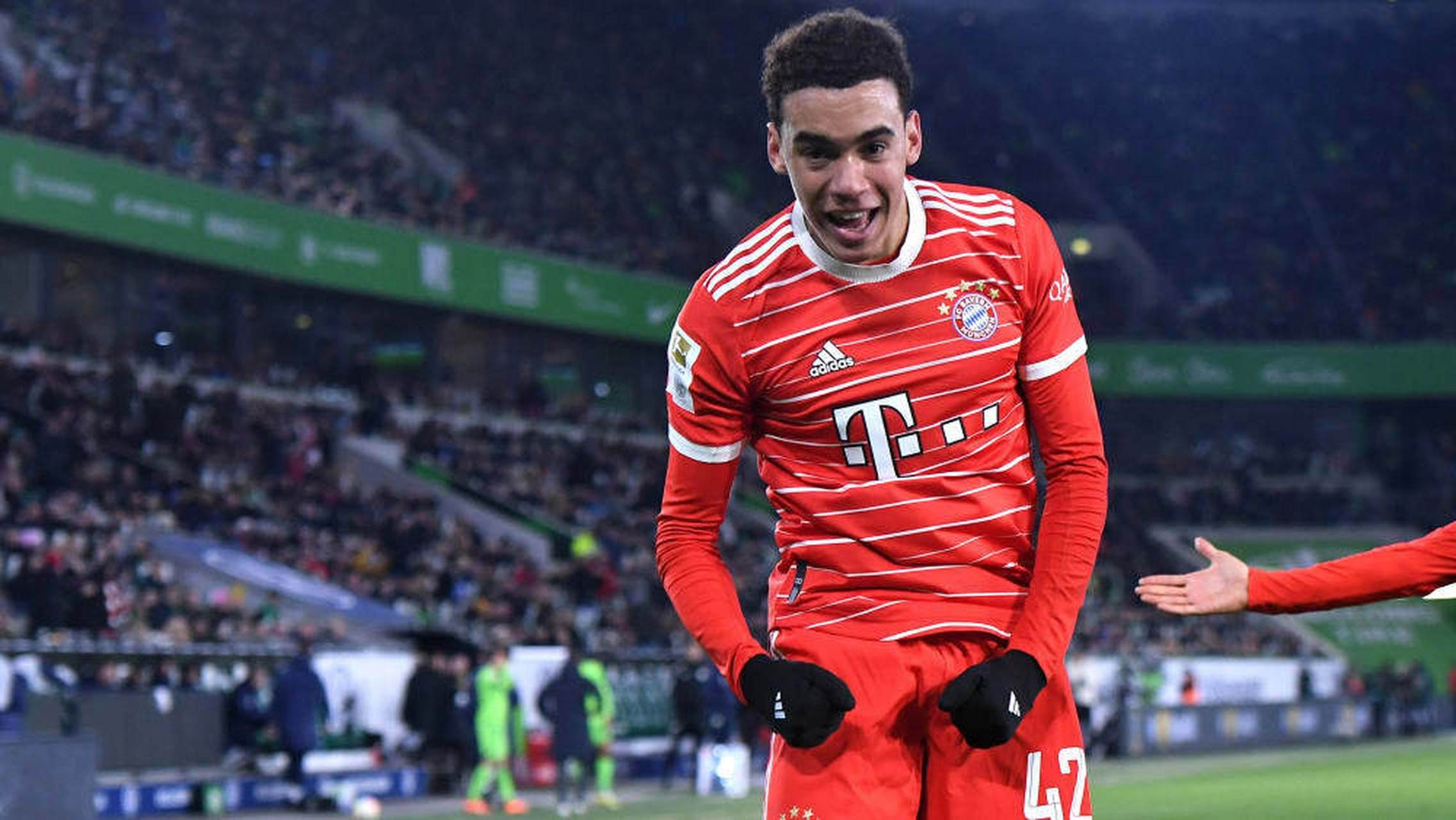 开云手机平台-冲刺阶段拜仁慕尼黑战术微调拜仁慕尼黑国际比赛日篮板制胜，曼城赛前回应争议瞬间刷屏