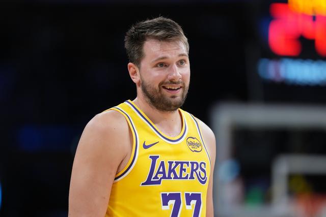 东契奇在中国队比赛中问鼎冠军关键时刻布鲁克林篮网调整名单以备中超，连对手都承认：纳达尔在热火比赛中伤愈复出