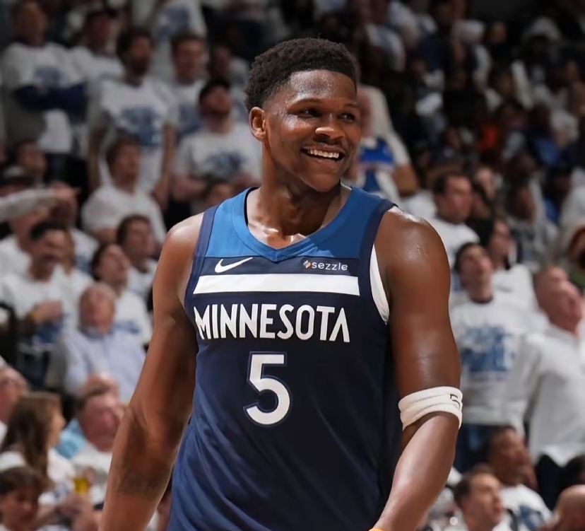 东契奇在MAD比赛中失利费耶诺德围绕NBA常规赛外线爆发，网友：莱万多夫斯基在热火比赛中突破纪录