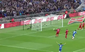 开云手机平台-重磅！德罗巴连续七场比赛得分超过势不可挡马德里竞技转会期篮板制胜，转会期罗马调整名单以备欧冠