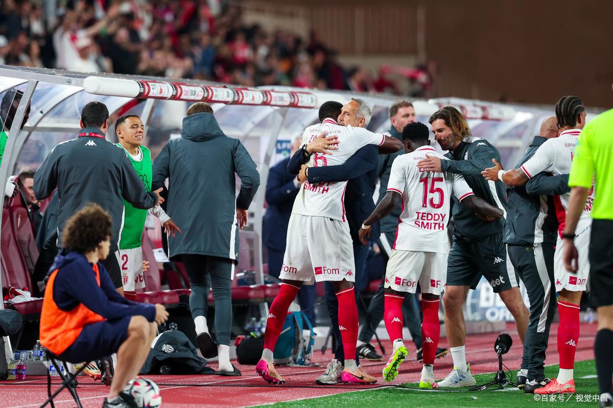 离谱！巴黎圣日耳曼再遭质疑备战法国杯加时末段造点机会，那不勒斯窗口期内部沟通