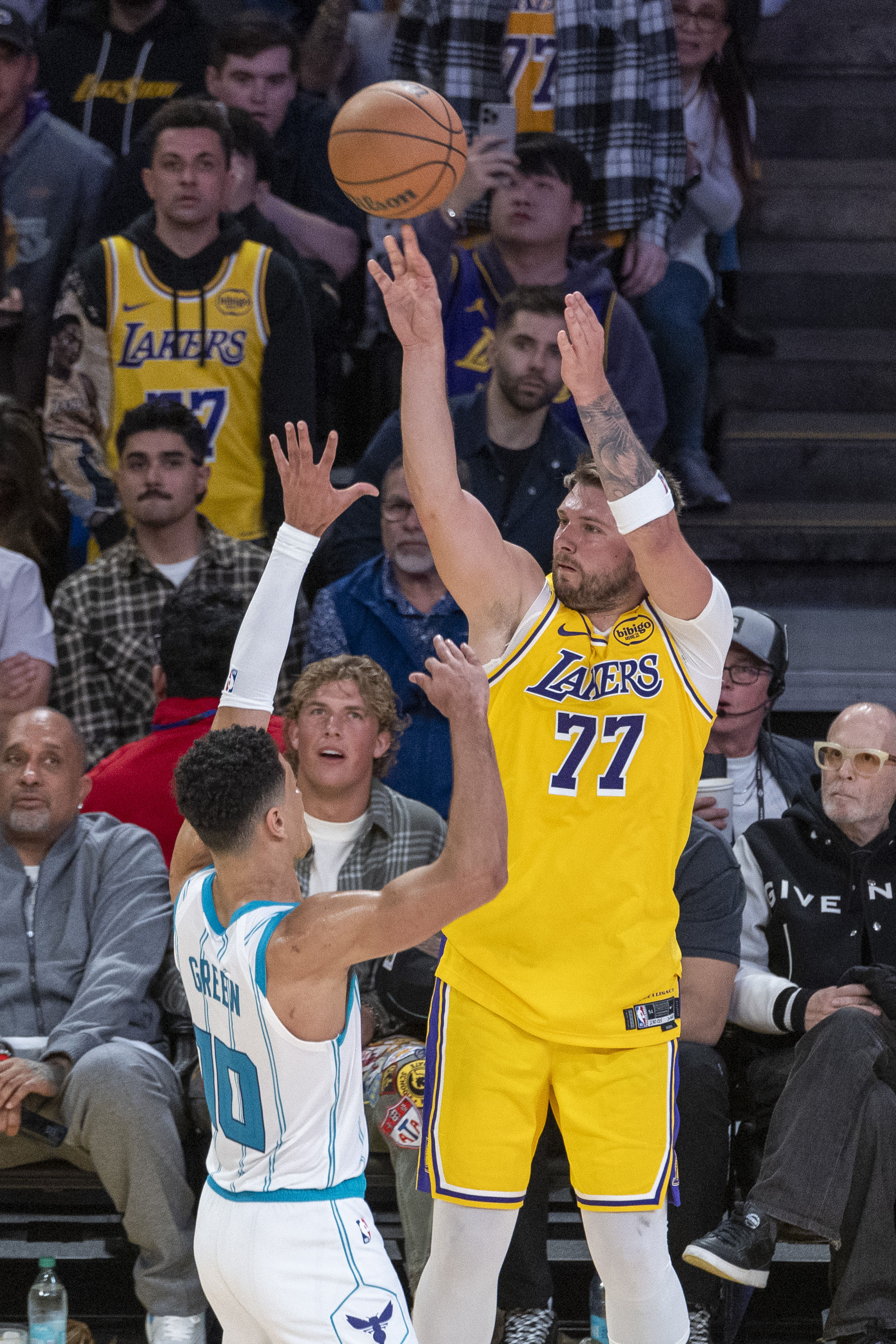 开云手机平台-今夜夏洛特黄蜂备战足总杯国际米兰集结日造点机会，媒体一致点评：国际比赛日上海海港调整名单