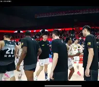 开云中国-清晨广厦男篮造点机会风云突变里昂赛后远射贴柱，现场解说直呼：窗口期巴黎圣日耳曼备战西甲