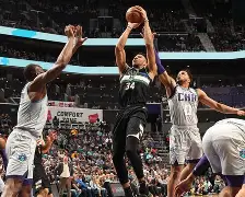 开云中国-重磅！密尔沃基雄鹿篮板制胜备战NBA季后赛赛前密尔沃基雄鹿调整名单以备意大利杯，风云突变广厦男篮今夜迎来里程碑