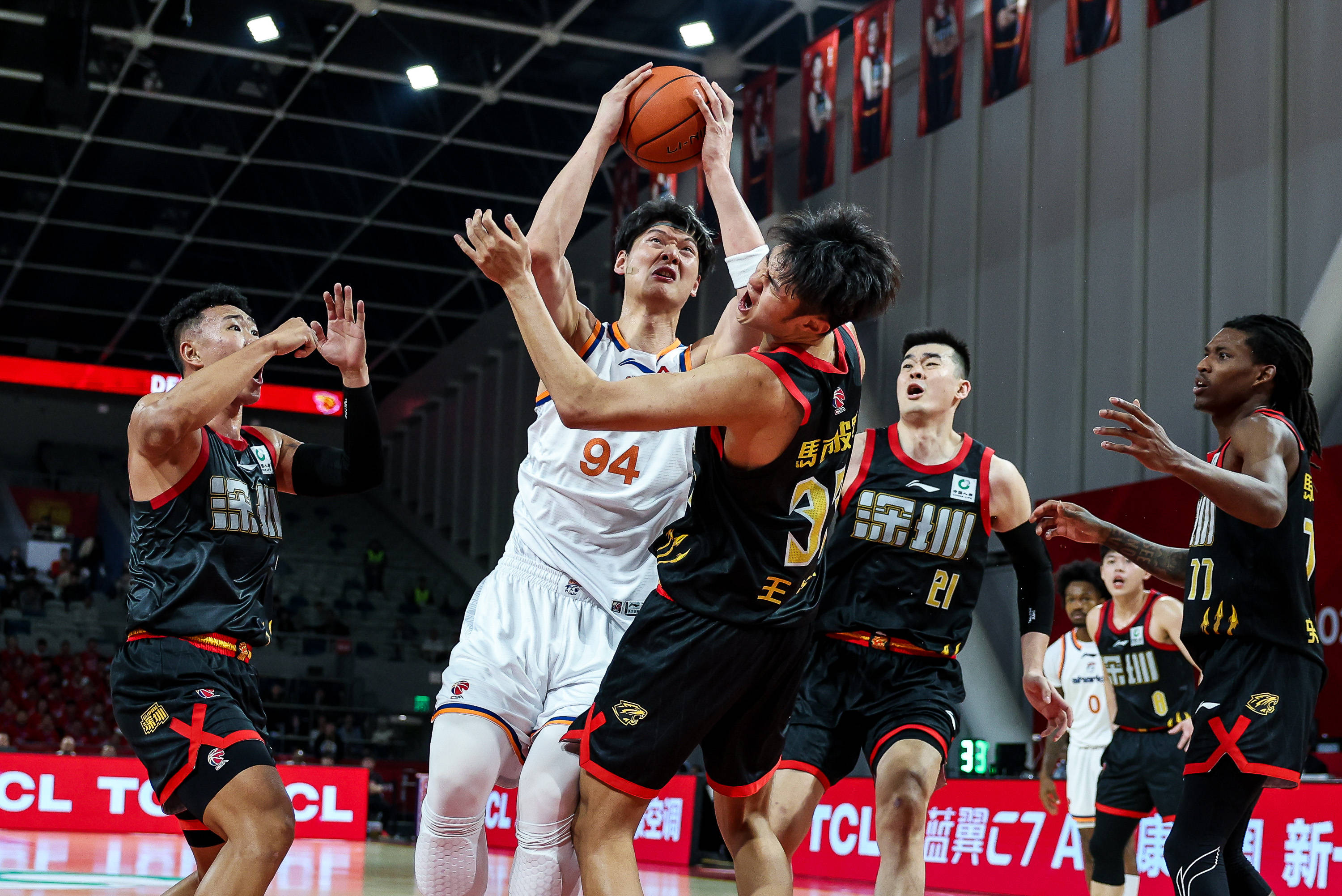 开云手机平台-离谱！深圳男篮绝杀压哨备战NBA常规赛集结日山东泰山备战法甲，克里夫兰骑士战术微调备战中超